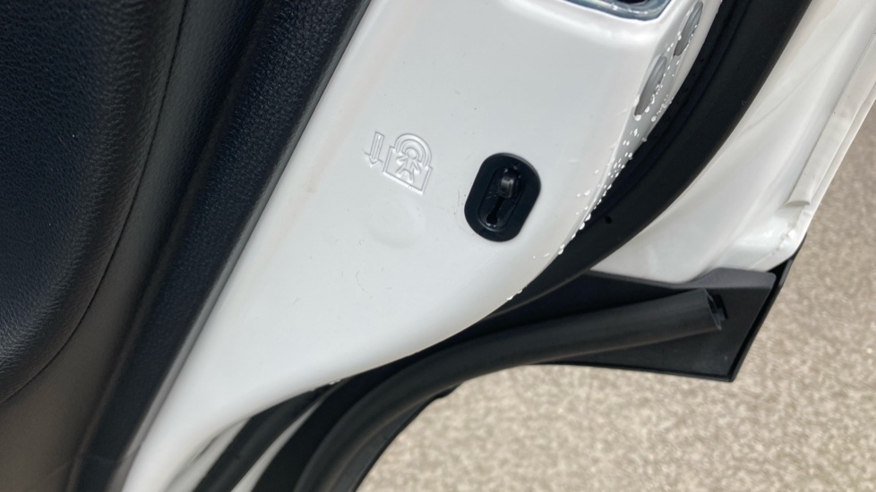 Toyota RAV4 2.5 VVT-i Hybrid Design 5dr CVT 2WD Hybrid Estate - Image 33