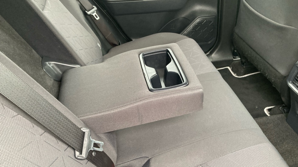 Toyota RAV4 2.5 VVT-i Hybrid Design 5dr CVT 2WD Hybrid Estate - Image 36