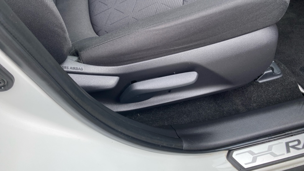 Toyota RAV4 2.5 VVT-i Hybrid Design 5dr CVT 2WD Hybrid Estate - Image 38