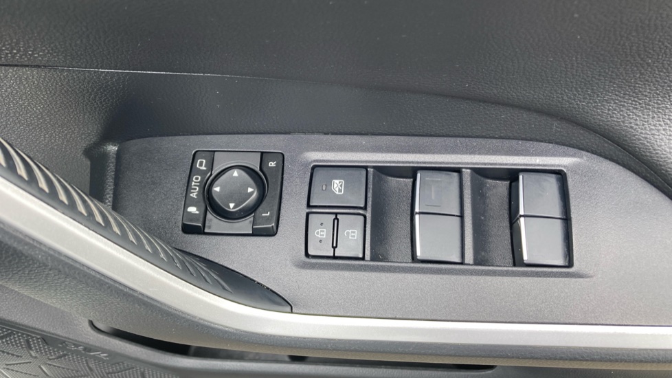 Toyota RAV4 2.5 VVT-i Hybrid Design 5dr CVT 2WD Hybrid Estate - Image 39