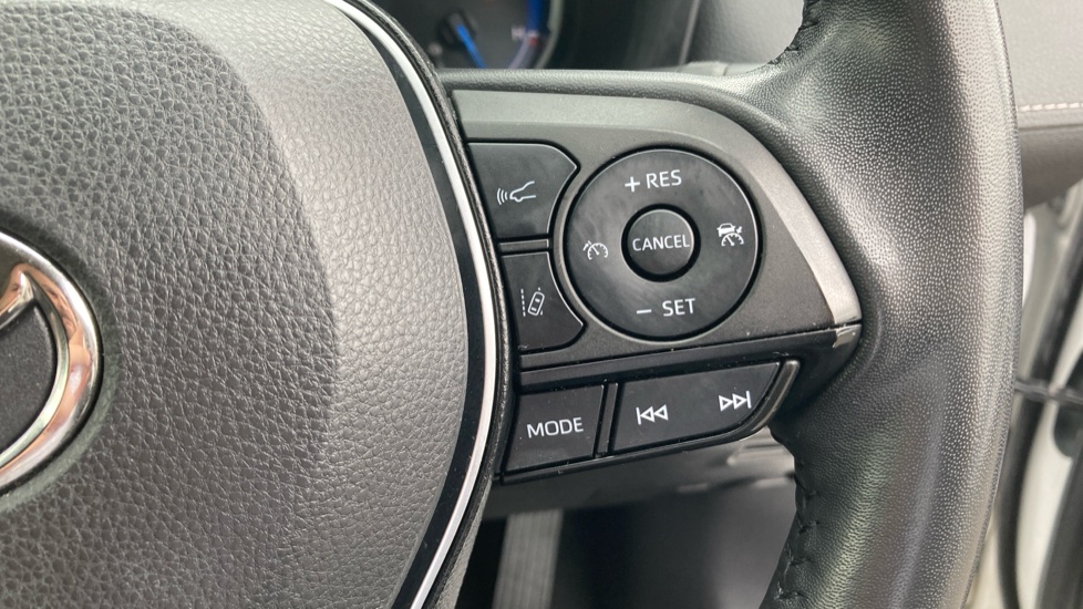 Toyota RAV4 2.5 VVT-i Hybrid Design 5dr CVT 2WD Hybrid Estate - Image 42