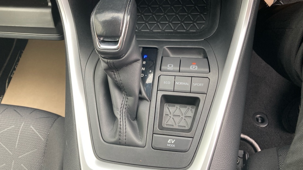 Toyota RAV4 2.5 VVT-i Hybrid Design 5dr CVT 2WD Hybrid Estate - Image 46