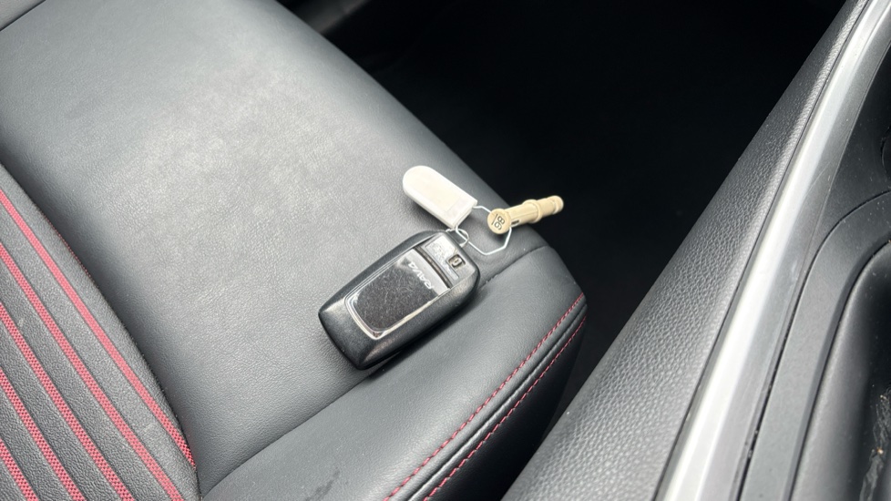 Toyota RAV4 2.5 PHEV Dynamic 5dr CVT Estate - Image 28