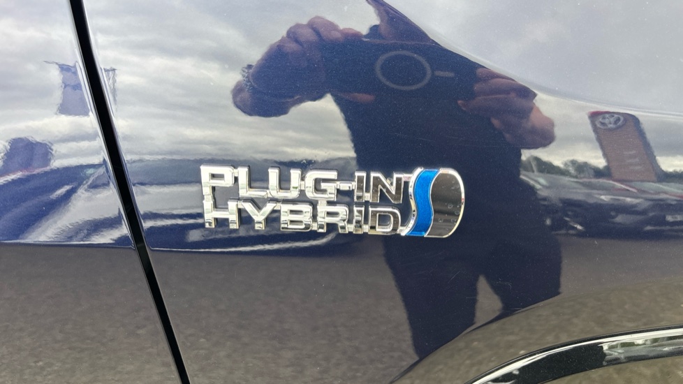 Toyota RAV4 2.5 PHEV Dynamic 5dr CVT Estate - Image 33