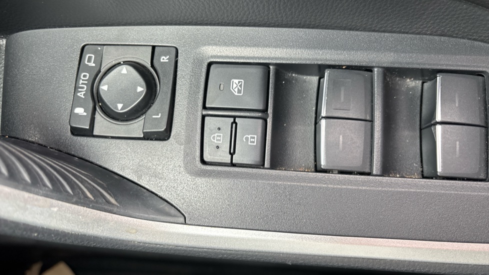 Toyota RAV4 2.5 PHEV Dynamic 5dr CVT Estate - Image 36