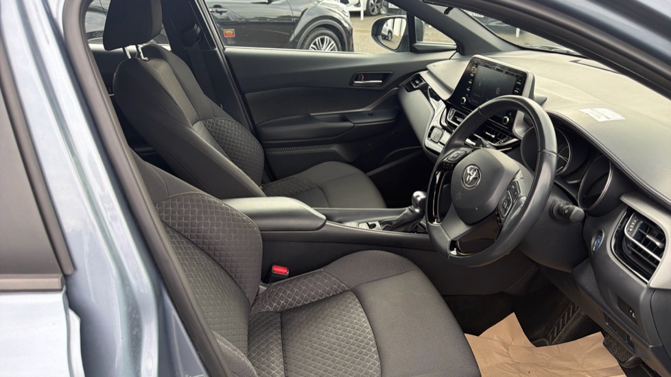 Toyota C-HR 1.8 Hybrid Icon 5dr CVT Hybrid Hatchback - Image 12