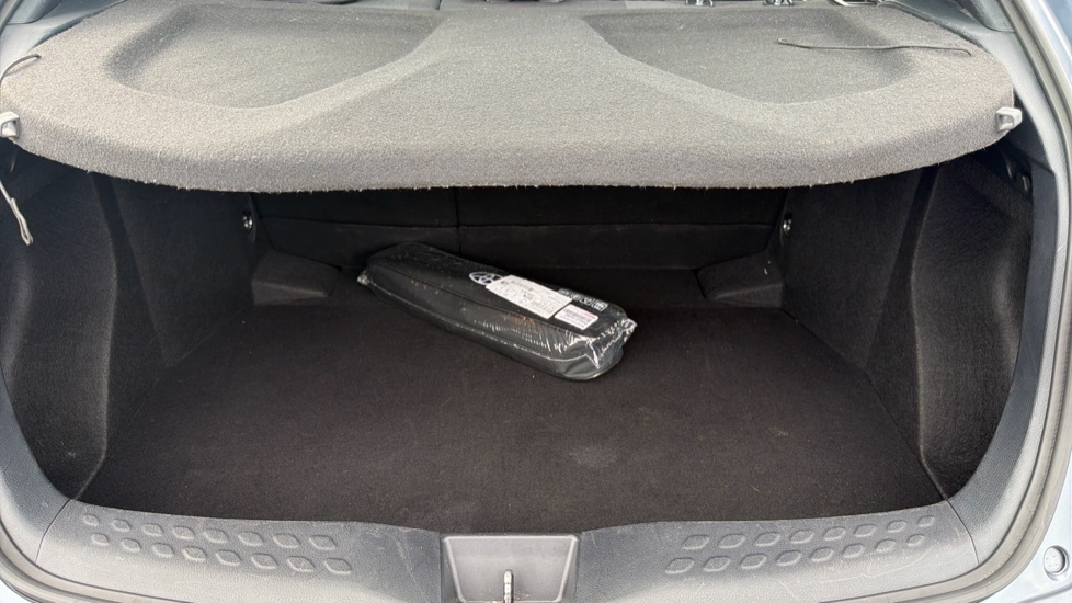 Toyota C-HR 1.8 Hybrid Icon 5dr CVT Hybrid Hatchback - Image 13