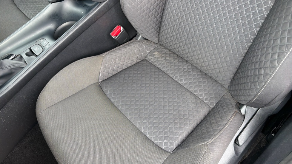 Toyota C-HR 1.8 Hybrid Icon 5dr CVT Hybrid Hatchback - Image 17