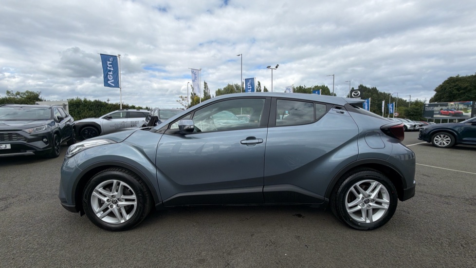 Toyota C-HR 1.8 Hybrid Icon 5dr CVT Hybrid Hatchback - Image 24