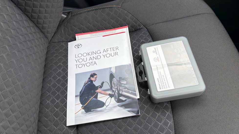 Toyota C-HR 1.8 Hybrid Icon 5dr CVT Hybrid Hatchback - Image 27