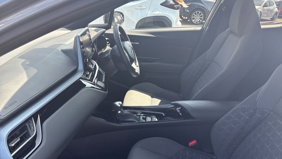 Toyota C-HR 1.8 Hybrid Design 5dr CVT Hybrid Hatchback - Image 5
