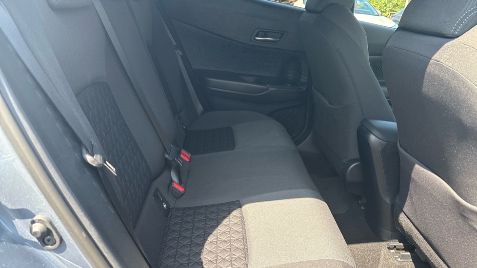 Toyota C-HR 1.8 Hybrid Design 5dr CVT Hybrid Hatchback - Image 8