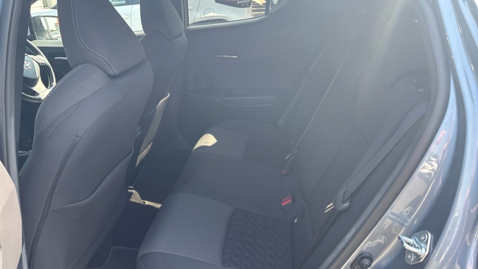 Toyota C-HR 1.8 Hybrid Design 5dr CVT Hybrid Hatchback - Image 15