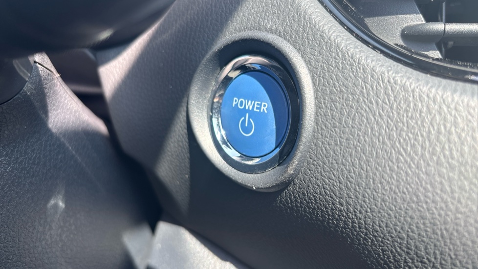 Toyota C-HR 1.8 Hybrid Design 5dr CVT Hybrid Hatchback - Image 16