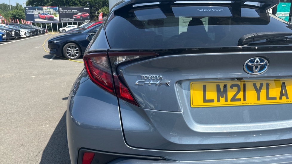 Toyota C-HR 1.8 Hybrid Design 5dr CVT Hybrid Hatchback - Image 21