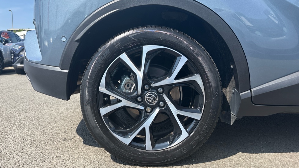 Toyota C-HR 1.8 Hybrid Design 5dr CVT Hybrid Hatchback - Image 25