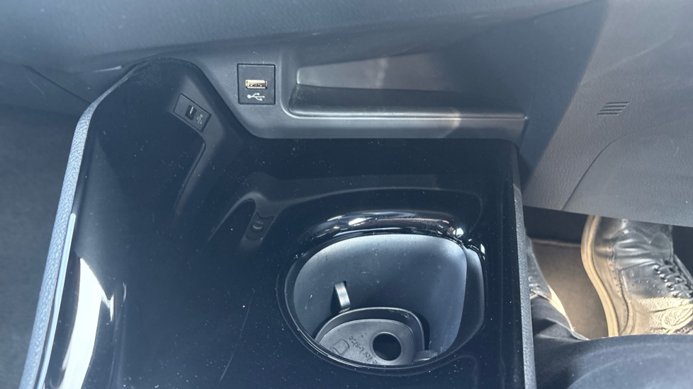 Toyota C-HR 1.8 Hybrid Design 5dr CVT Hybrid Hatchback - Image 38