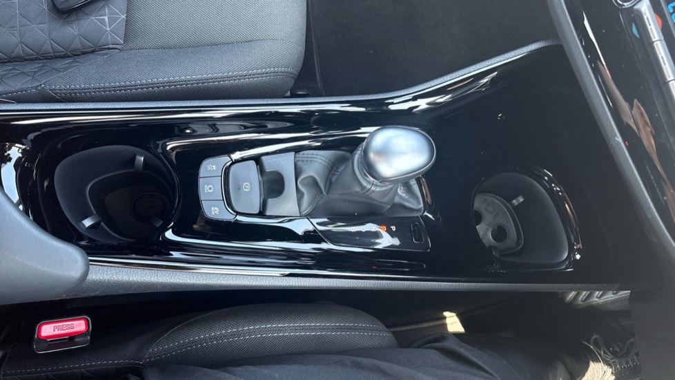 Toyota C-HR 1.8 Hybrid Design 5dr CVT Hybrid Hatchback - Image 40