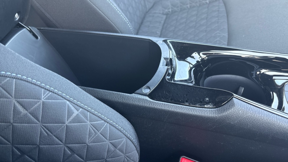 Toyota C-HR 1.8 Hybrid Design 5dr CVT Hybrid Hatchback - Image 42