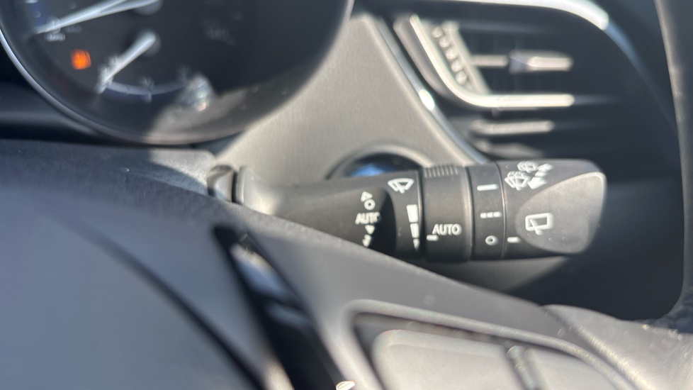 Toyota C-HR 1.8 Hybrid Design 5dr CVT Hybrid Hatchback - Image 46