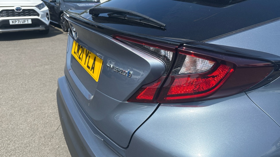 Toyota C-HR 1.8 Hybrid Design 5dr CVT Hybrid Hatchback - Image 50