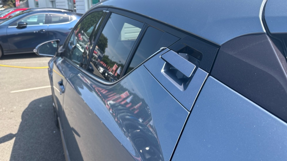 Toyota C-HR 1.8 Hybrid Design 5dr CVT Hybrid Hatchback - Image 59