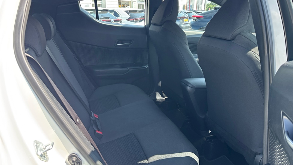 Toyota C-HR 1.8 Hybrid Icon 5dr CVT Hybrid Hatchback - Image 8