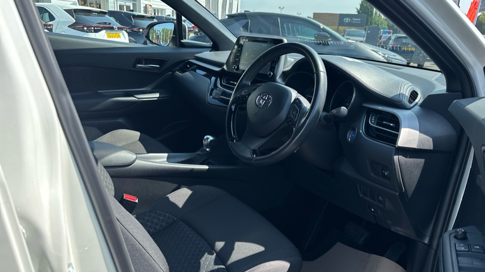 Toyota C-HR 1.8 Hybrid Icon 5dr CVT Hybrid Hatchback - Image 12