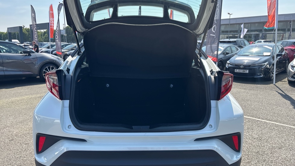 Toyota C-HR 1.8 Hybrid Icon 5dr CVT Hybrid Hatchback - Image 13