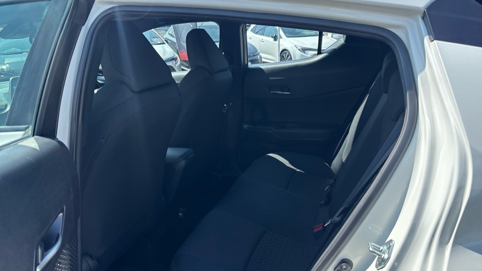 Toyota C-HR 1.8 Hybrid Icon 5dr CVT Hybrid Hatchback - Image 15