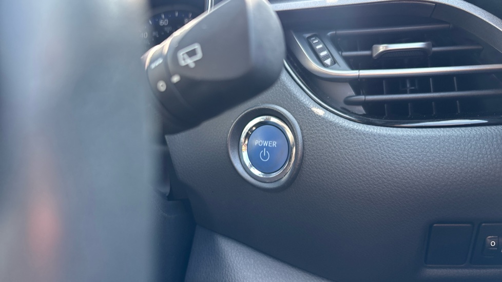 Toyota C-HR 1.8 Hybrid Icon 5dr CVT Hybrid Hatchback - Image 16