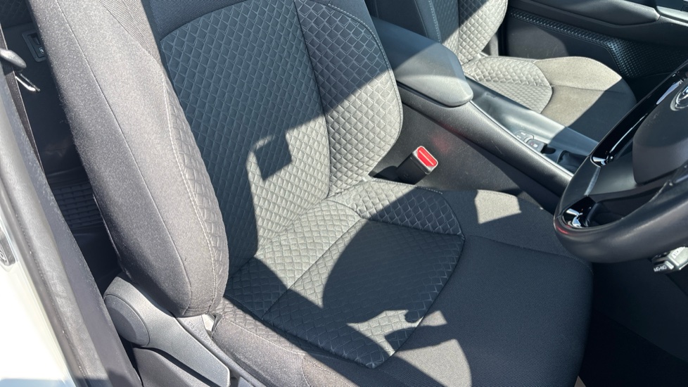 Toyota C-HR 1.8 Hybrid Icon 5dr CVT Hybrid Hatchback - Image 17