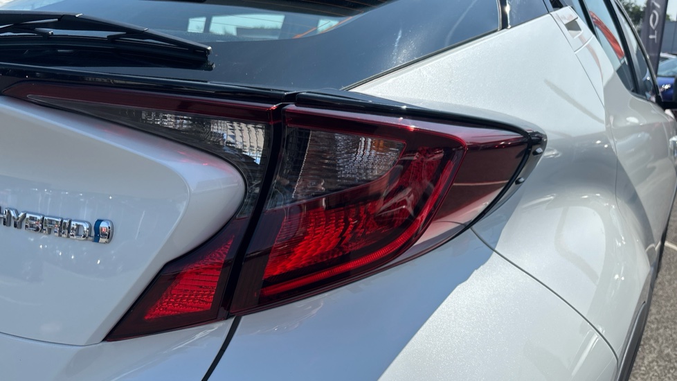 Toyota C-HR 1.8 Hybrid Icon 5dr CVT Hybrid Hatchback - Image 21