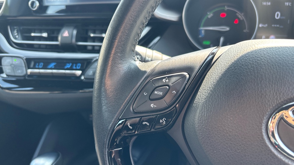 Toyota C-HR 1.8 Hybrid Icon 5dr CVT Hybrid Hatchback - Image 33