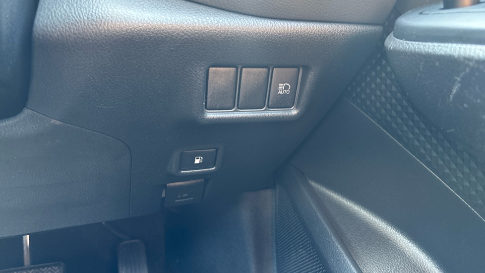Toyota C-HR 1.8 Hybrid Icon 5dr CVT Hybrid Hatchback - Image 40