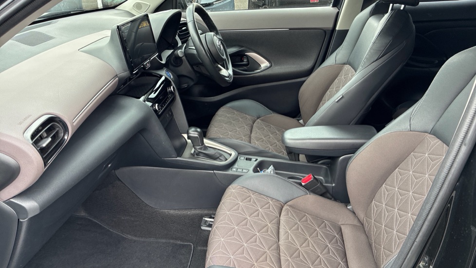 Toyota Yaris Cross 1.5 Hybrid Excel 5dr CVT Hybrid Estate - Image 5