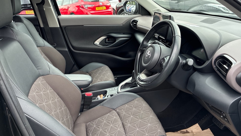Toyota Yaris Cross 1.5 Hybrid Excel 5dr CVT Hybrid Estate - Image 12