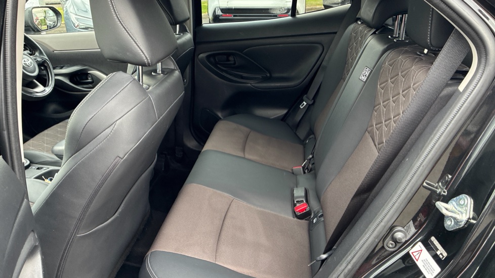 Toyota Yaris Cross 1.5 Hybrid Excel 5dr CVT Hybrid Estate - Image 15