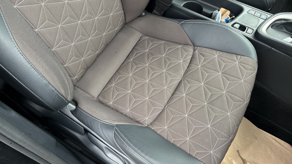 Toyota Yaris Cross 1.5 Hybrid Excel 5dr CVT Hybrid Estate - Image 17