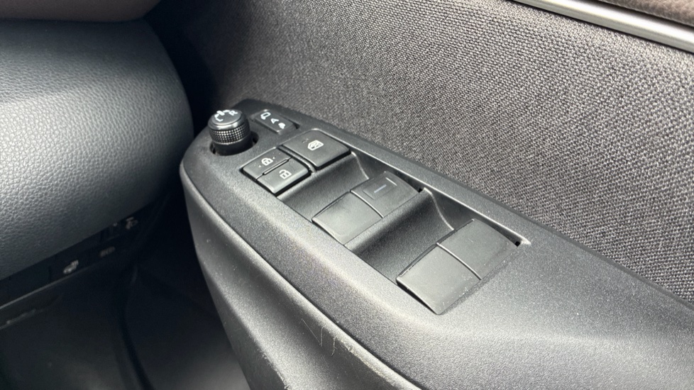 Toyota Yaris Cross 1.5 Hybrid Excel 5dr CVT Hybrid Estate - Image 31