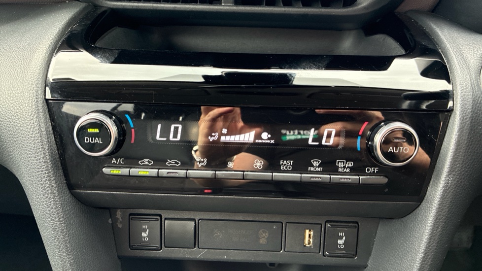 Toyota Yaris Cross 1.5 Hybrid Excel 5dr CVT Hybrid Estate - Image 35
