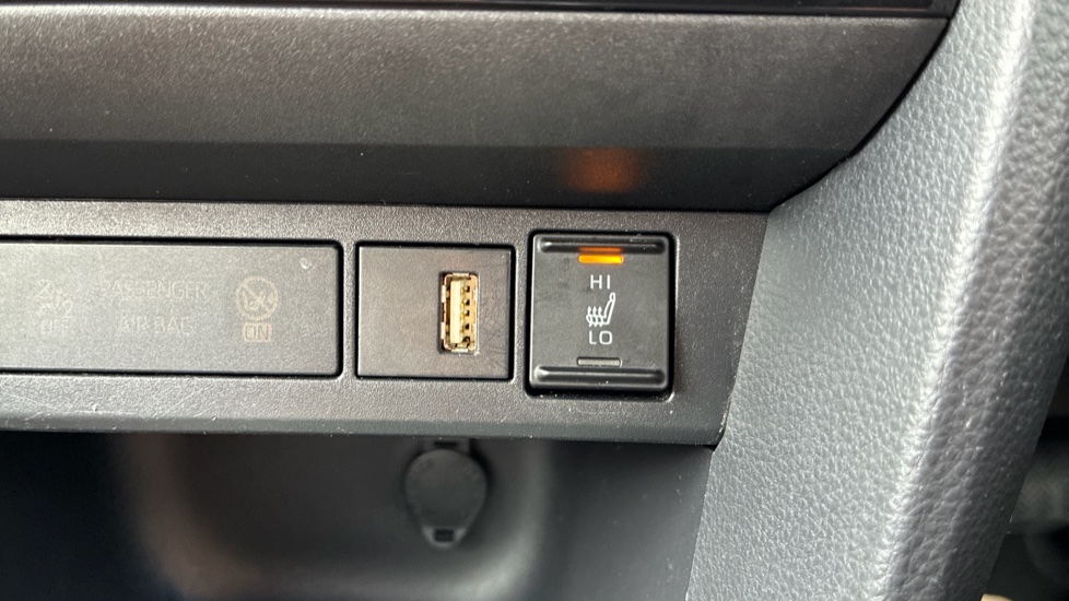 Toyota Yaris Cross 1.5 Hybrid Excel 5dr CVT Hybrid Estate - Image 36