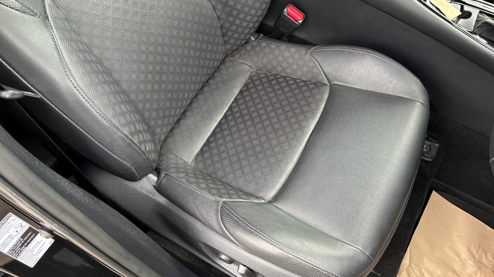 Toyota C-HR 2.0 Hybrid Excel 5dr CVT Hybrid Hatchback - Image 17