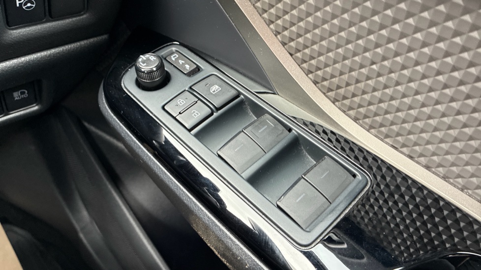Toyota C-HR 2.0 Hybrid Excel 5dr CVT Hybrid Hatchback - Image 31