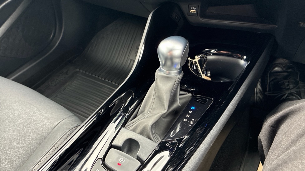 Toyota C-HR 2.0 Hybrid Excel 5dr CVT Hybrid Hatchback - Image 36