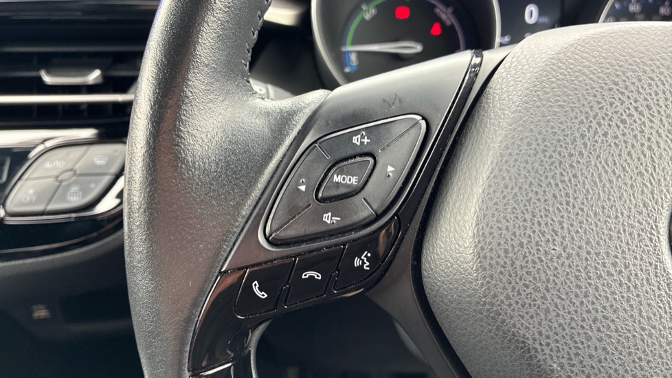 Toyota C-HR 2.0 Hybrid Excel 5dr CVT Hybrid Hatchback - Image 40