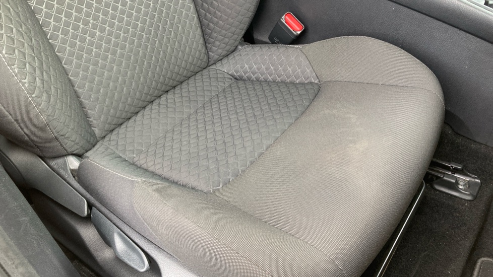 Toyota C-HR 1.8 Hybrid Icon 5dr CVT Hybrid Hatchback - Image 17