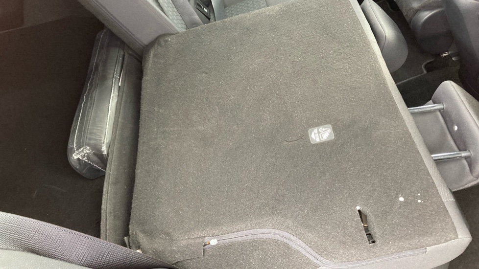 Toyota C-HR 1.8 Hybrid Icon 5dr CVT Hybrid Hatchback - Image 18