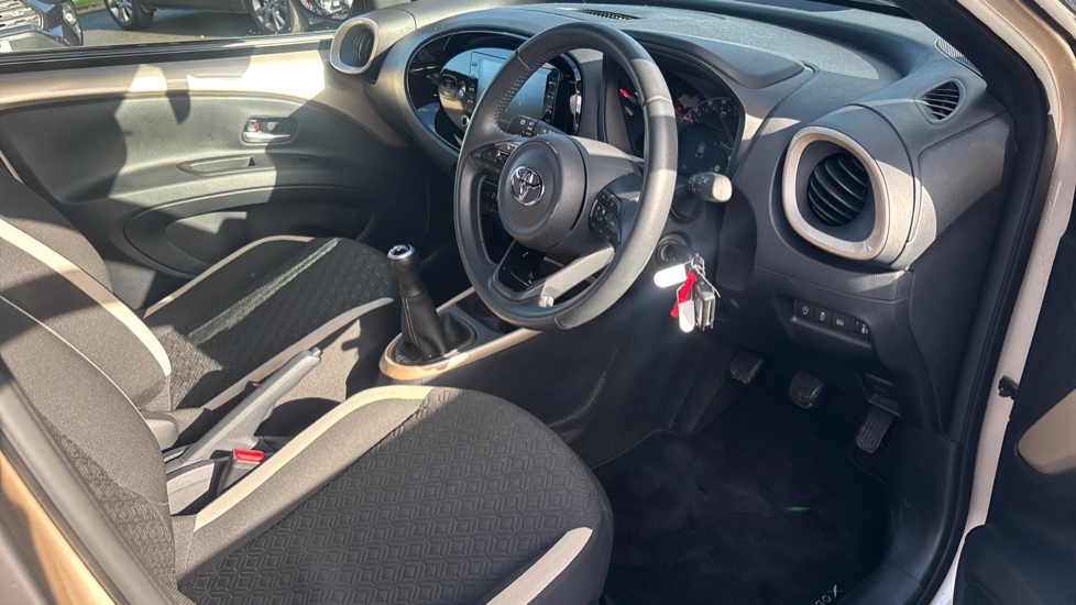 Toyota Aygo X 1.0 VVT-i Edge 5dr Petrol Hatchback - Image 12