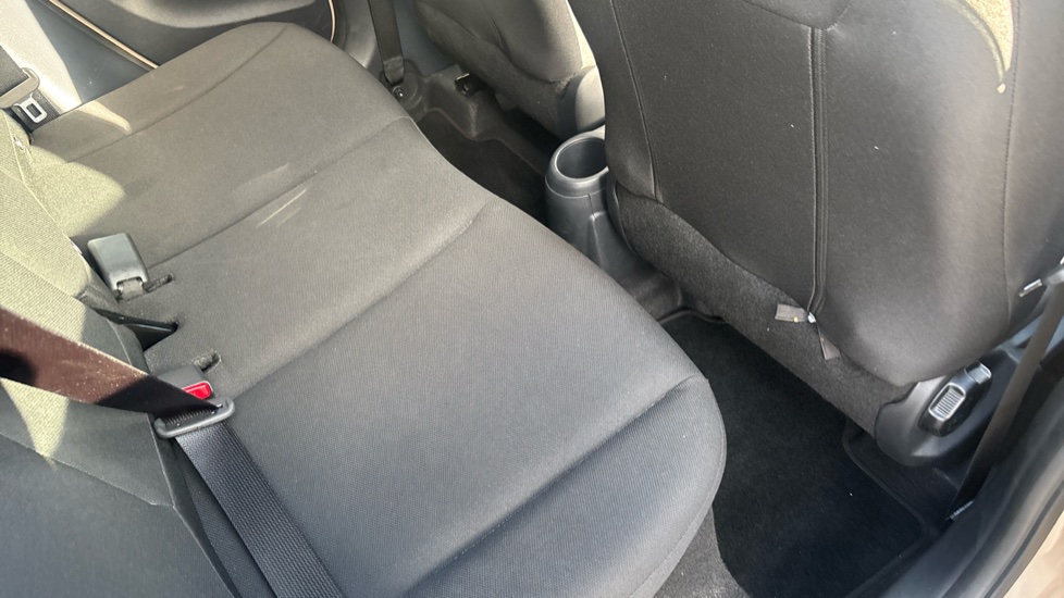 Toyota Aygo X 1.0 VVT-i Edge 5dr Petrol Hatchback - Image 18